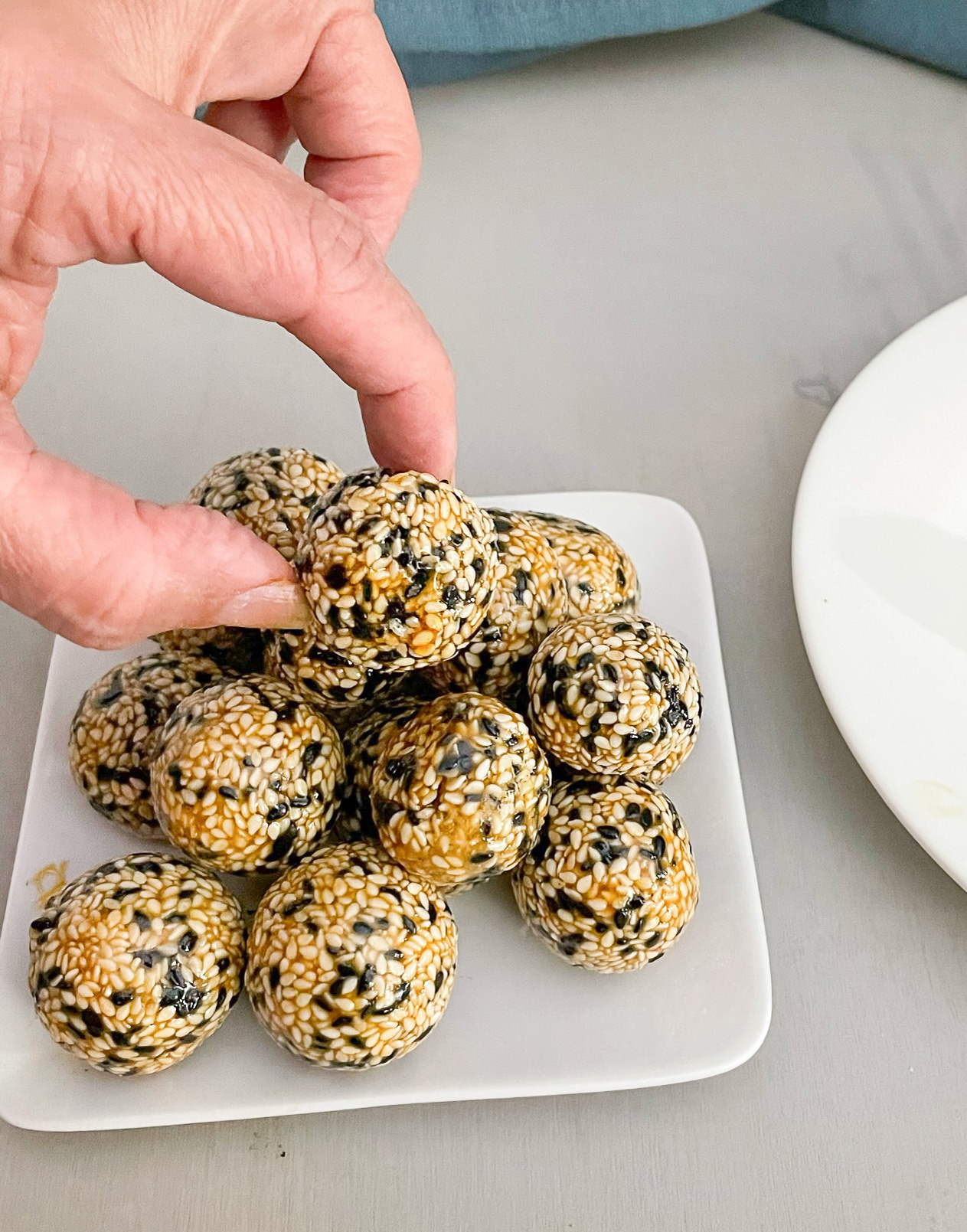 Til Ke Laddu Sesame And Jaggery Ladoo