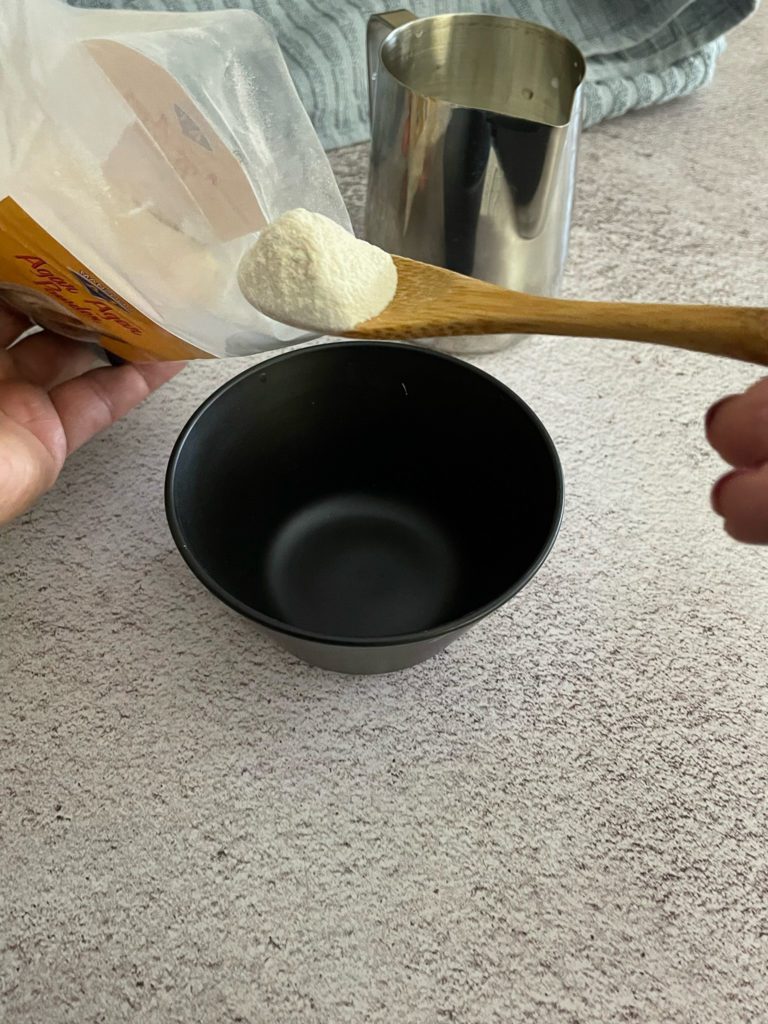 agar agar powder on spoon above bowl